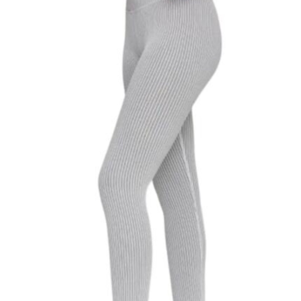 Good American| NWOT Women’s Size 3/4 Black and White Striped Ribbed Leggings - Picture 2 of 8